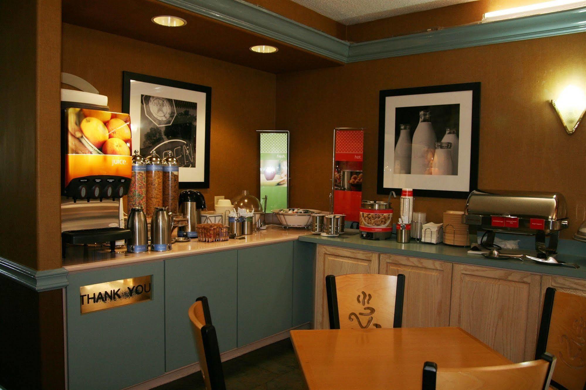 Baymont By Wyndham Fort Walton Beach Mary Esther Restaurant photo
