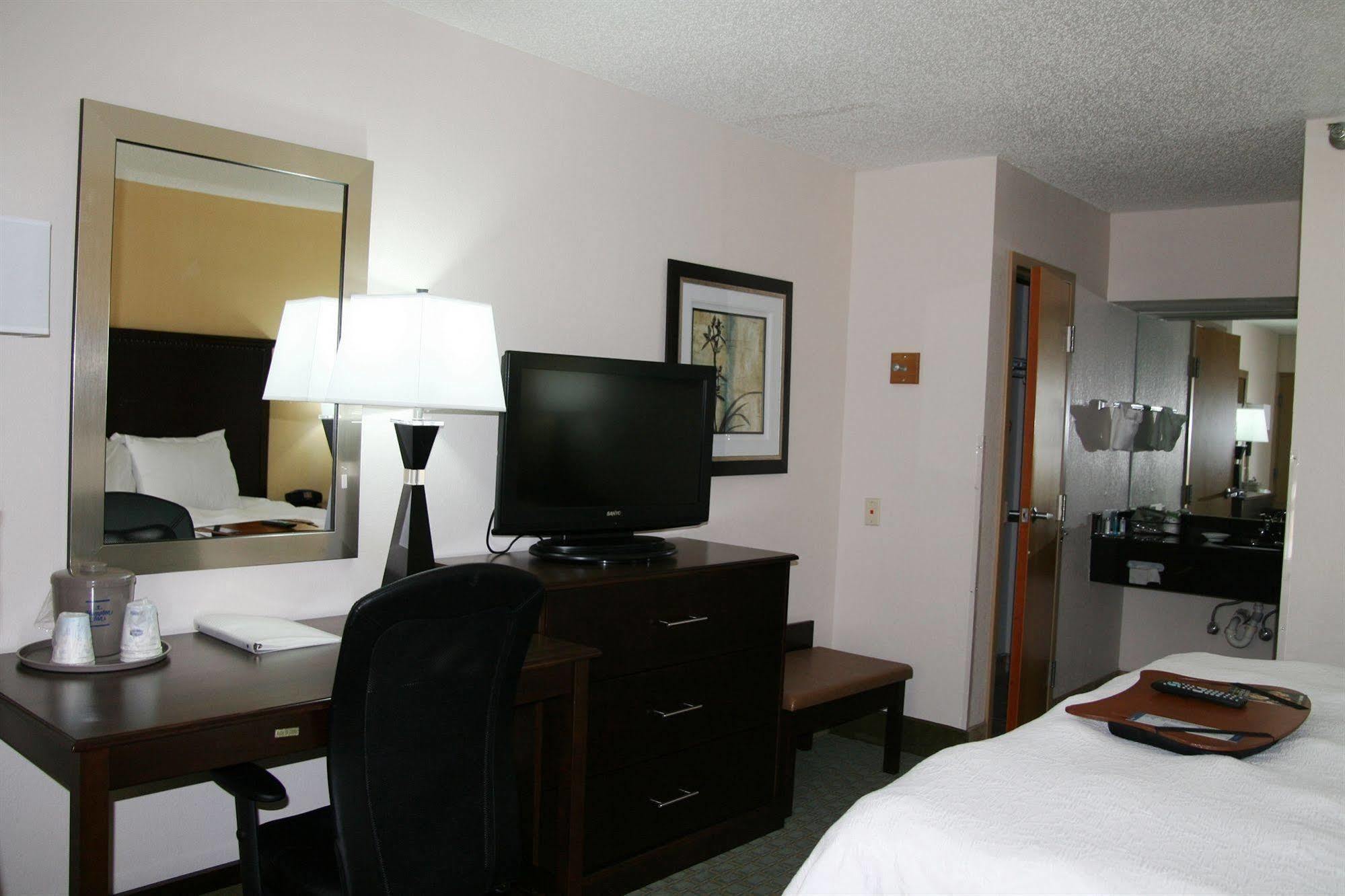 Baymont By Wyndham Fort Walton Beach Mary Esther Room photo