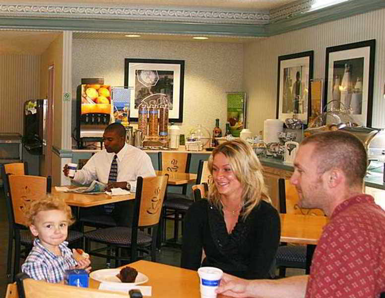Baymont By Wyndham Fort Walton Beach Mary Esther Restaurant photo
